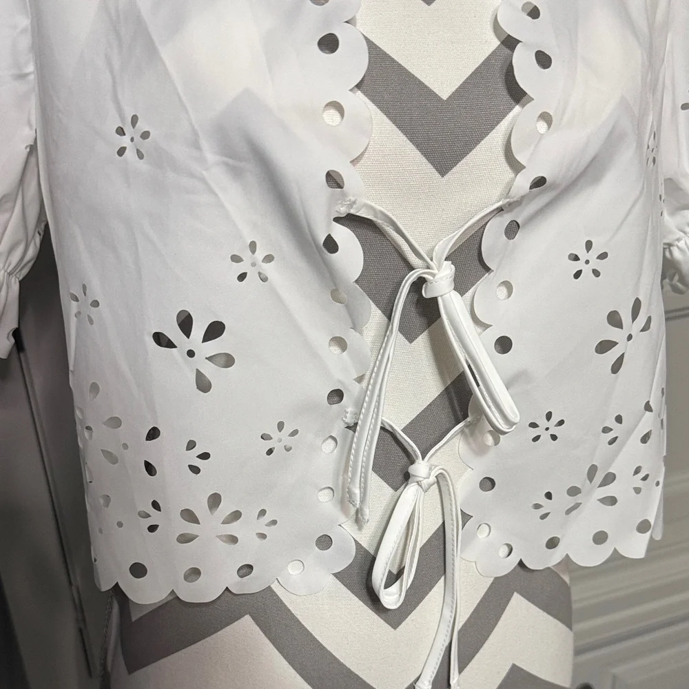 NWT SHEIN White Eyelet Tie Front Women's Top Size Small - Picture 2 of 10